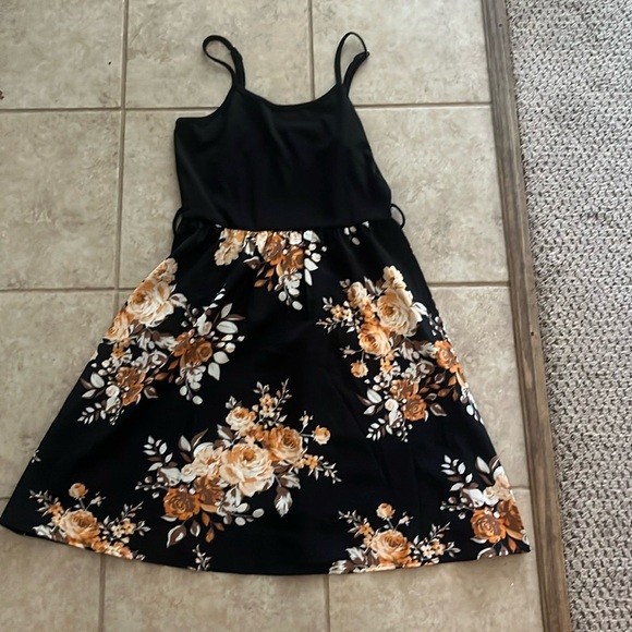SHEIN Floral Dress - Picture 1 of 5